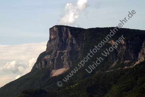 05.2014, Suedtirol,
Meran und Umgebung

Foto: Ulrich Wagner

Originalbild: 5184 x 3456

BESCHREIBUNG SIEHE KEYWORDS !!